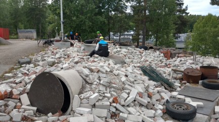 mypekolaisia raunioradalla